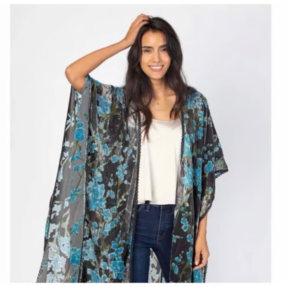 Natural Life cut velvet floral‎ open kimono. One Size.
